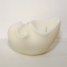 Load image into Gallery viewer, Naomi Shell Candle (White)
