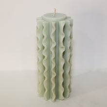 Load image into Gallery viewer, Poppy Frills Candle (White)
