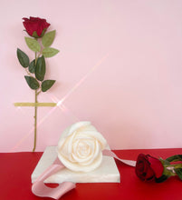 Load image into Gallery viewer, Large Rose Candle
